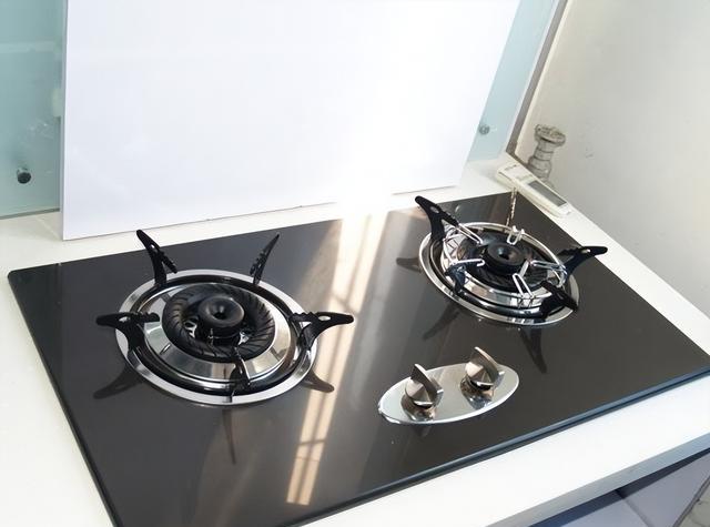 燃气灶800元和1300元有区别吗,燃气灶是6000好还是3000元的好