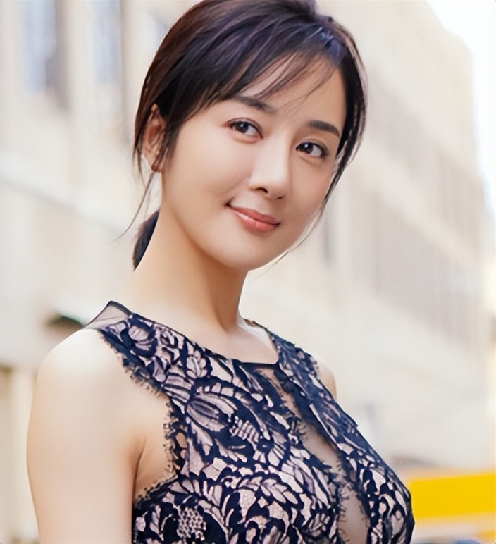 叶璇在抖音素颜,叶璇直播形象邋遢被吐槽挖鼻