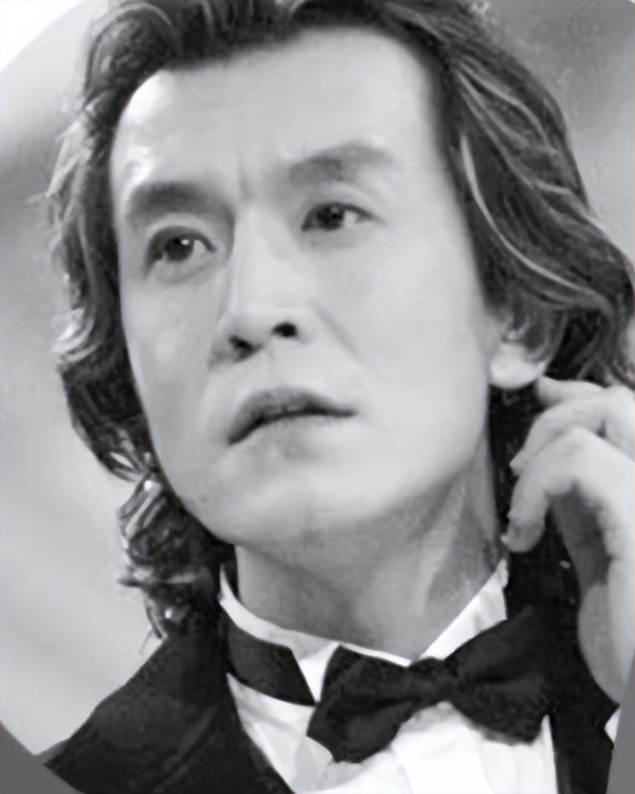 李咏妻子哈文家庭背景显赫,李咏去世后他的妻子哈文怎么样了