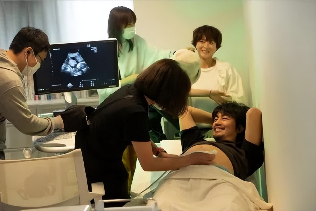 他是日本“行走的荷尔蒙”，不伦专业户​！40岁依旧魅力四射...