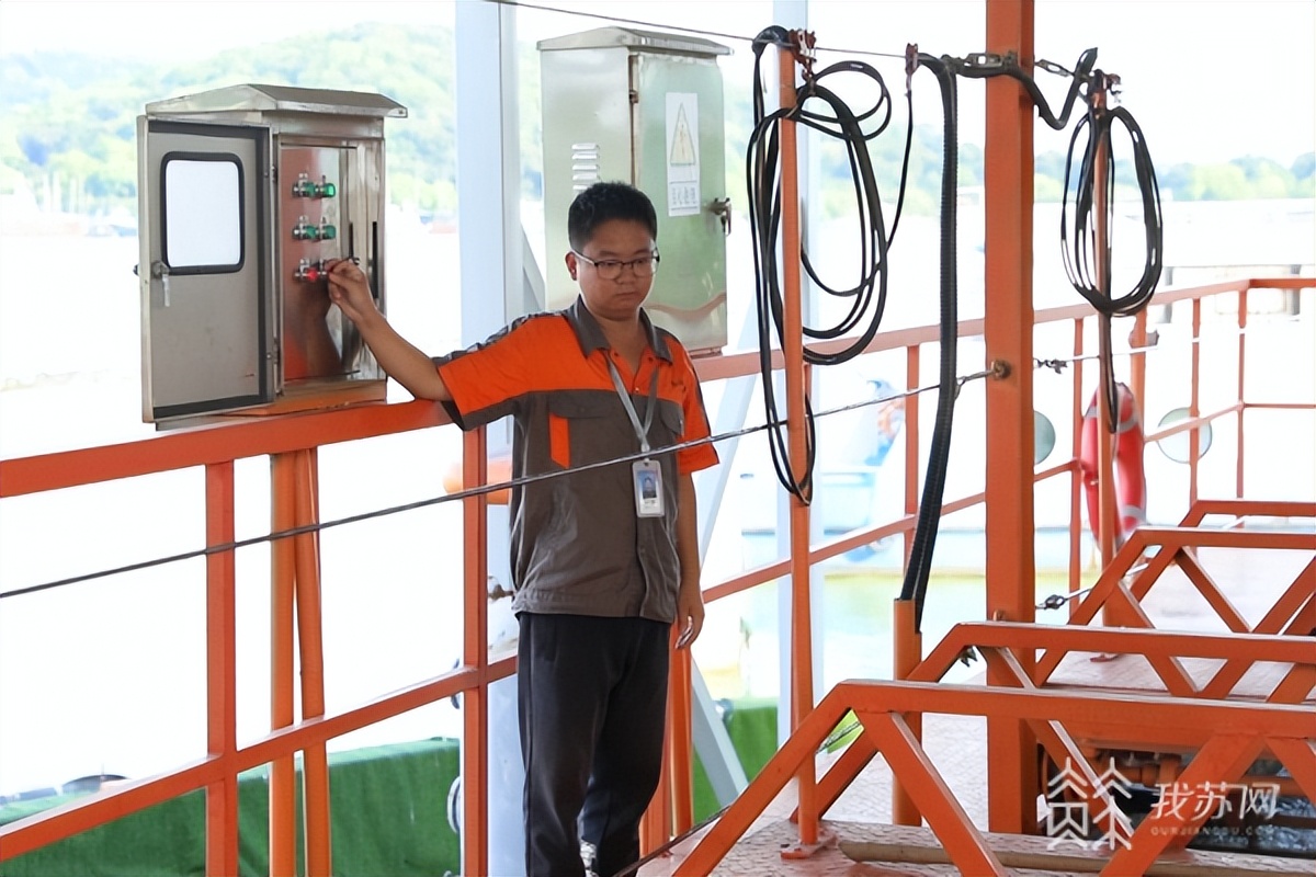 「十年弄潮江海声·夺冠」蓝藻治理的定湖神器