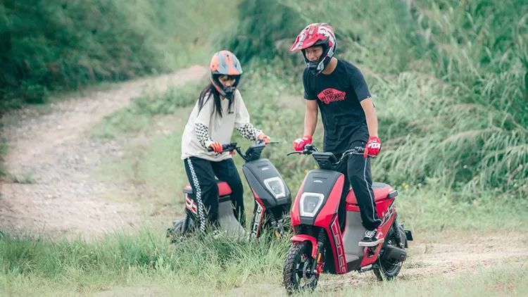 电动车铅酸还是石墨烯好,电动车是铅酸电池还是锂电池好