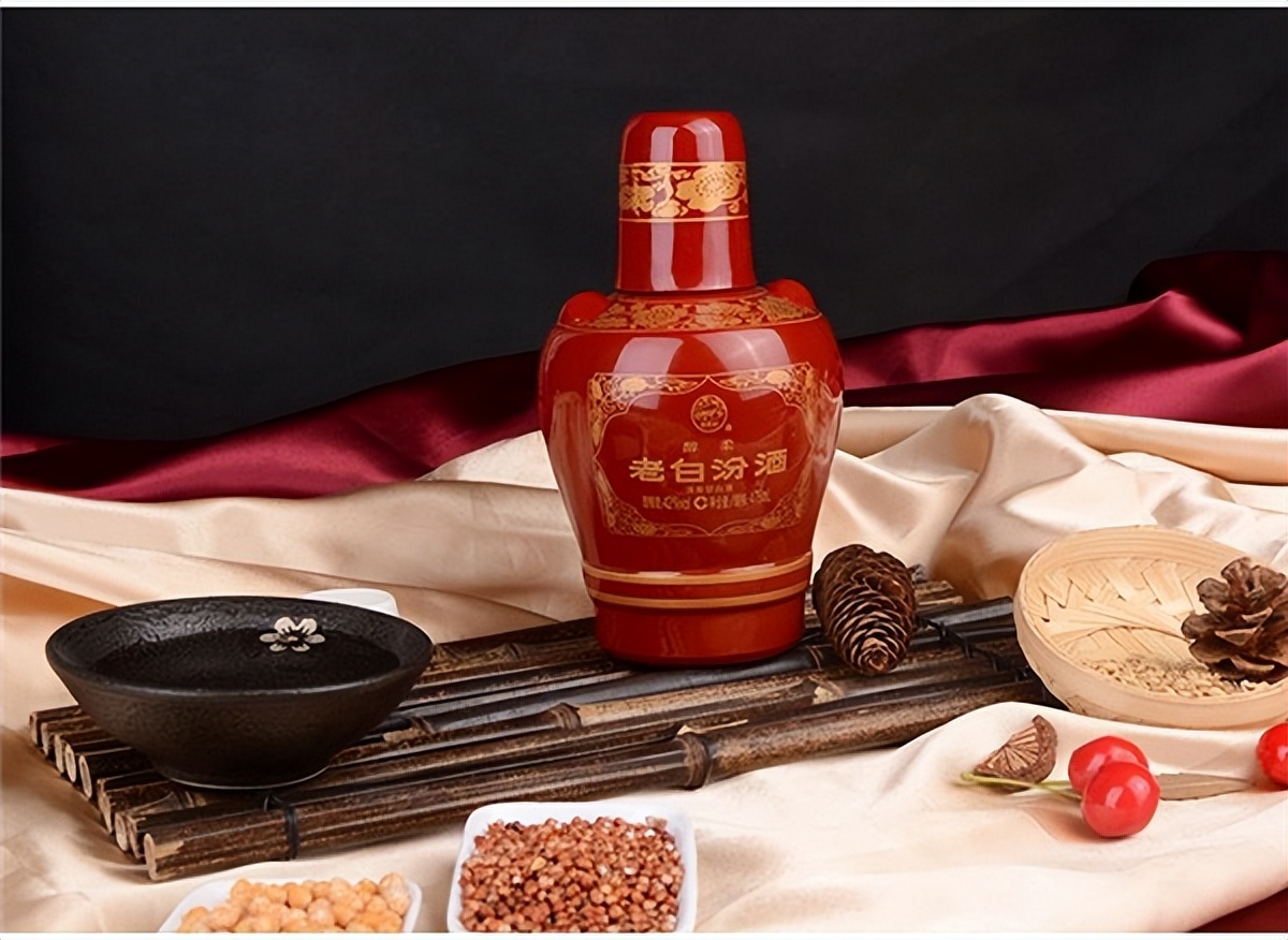 要过年了，走亲拜友要注意，这3种酒千万别送，否则门都不给你开