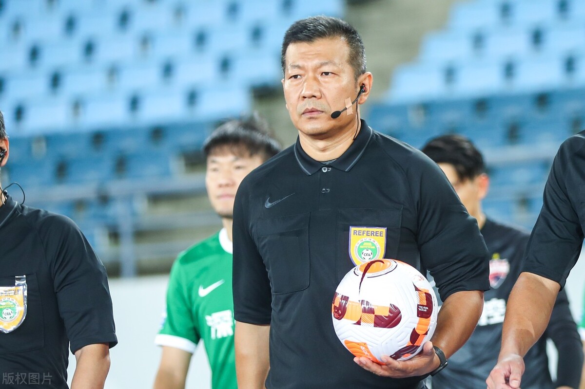 中超严惩黑哨？曝足协启动内部禁赛，2名主裁受处罚，泰山队蒙冤