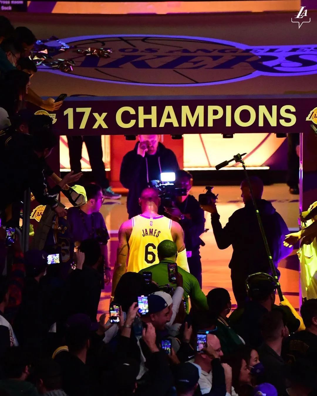 最近美国篮球热点事件,拉塞尔威斯布鲁克被喷