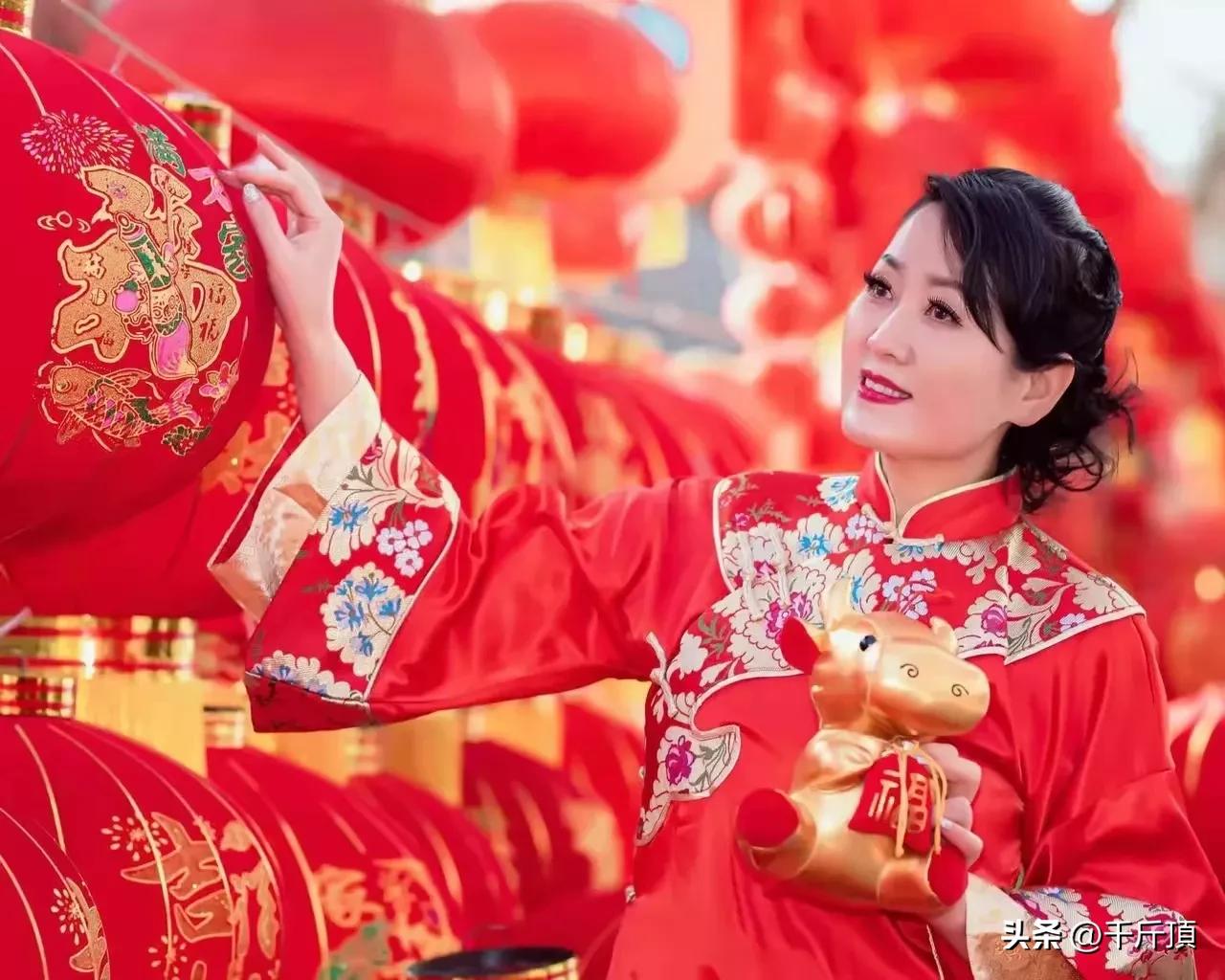 烟花梦影思漫夜,虎年春雷寄深情