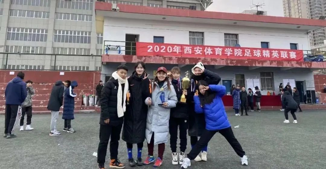 瑗夸綋濂宠冻缇庡コ,瓒崇悆濂冲浼婄妬