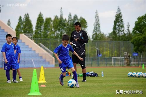 足球运动员毛剑卿,毛剑卿说18岁以前没踢过正规足球