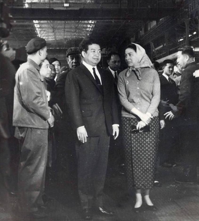 柬埔寨国王西哈努克，一生两次*亡流**中国，最后他结局如何？