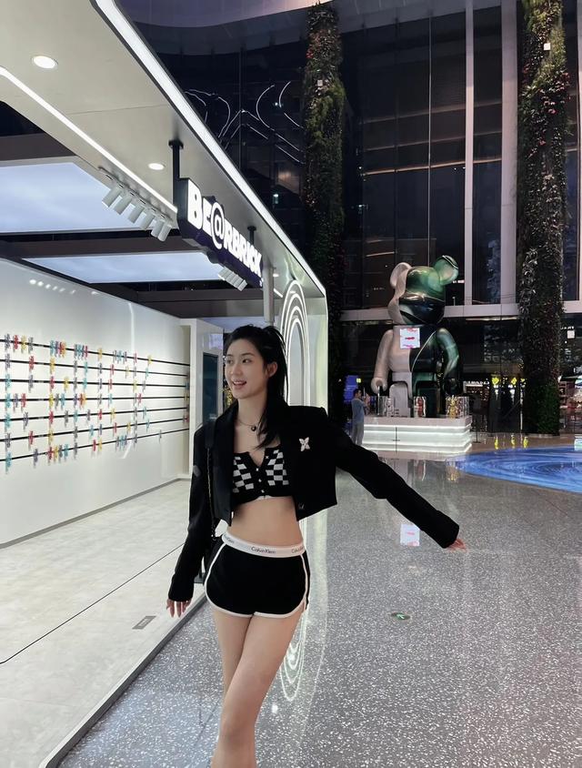 中国女篮王思雨照片好看一点的,徐杰和张茹王思雨身高啥关系