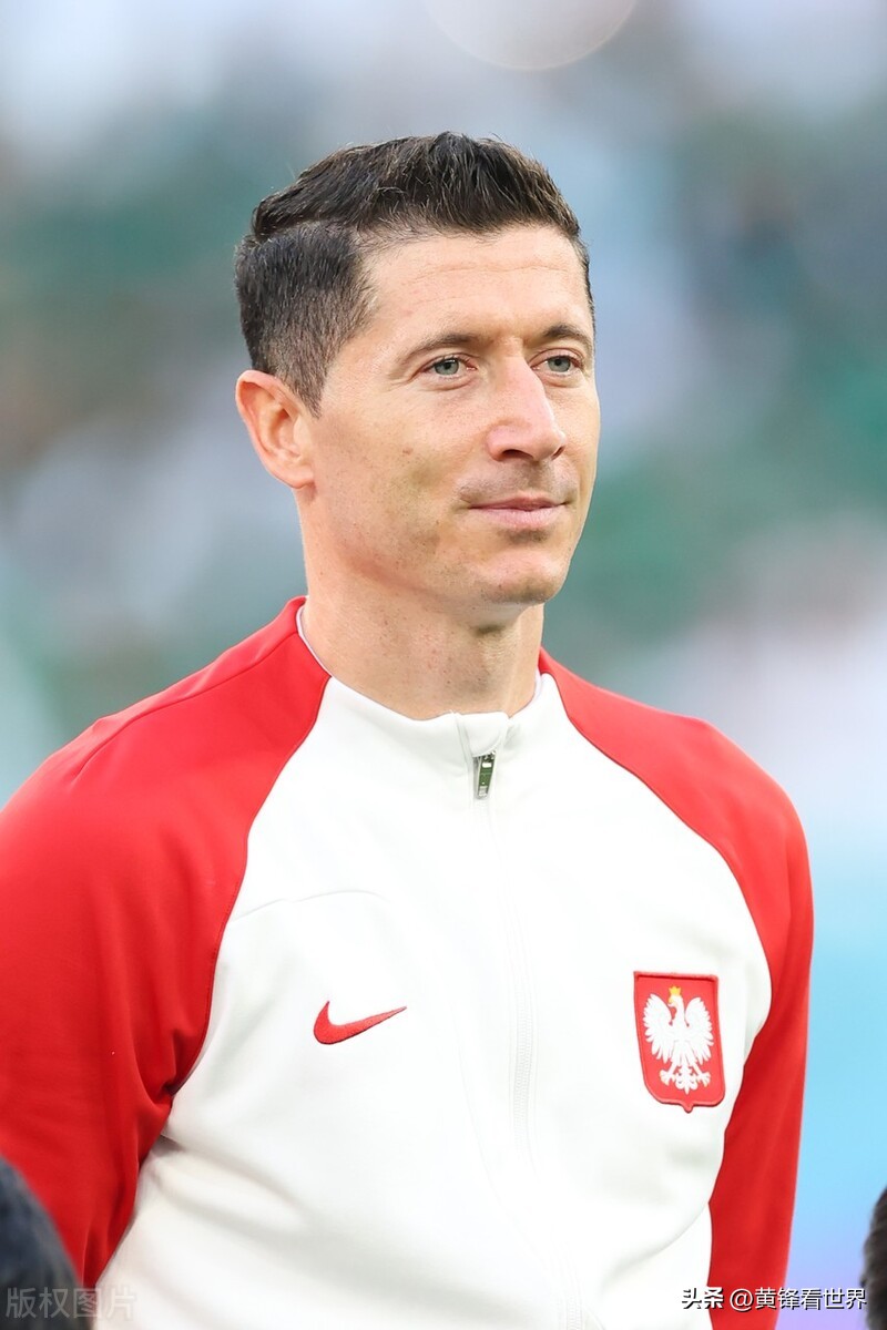 世界足球收入最多的球员排名2015,世界十大足球运动员收入