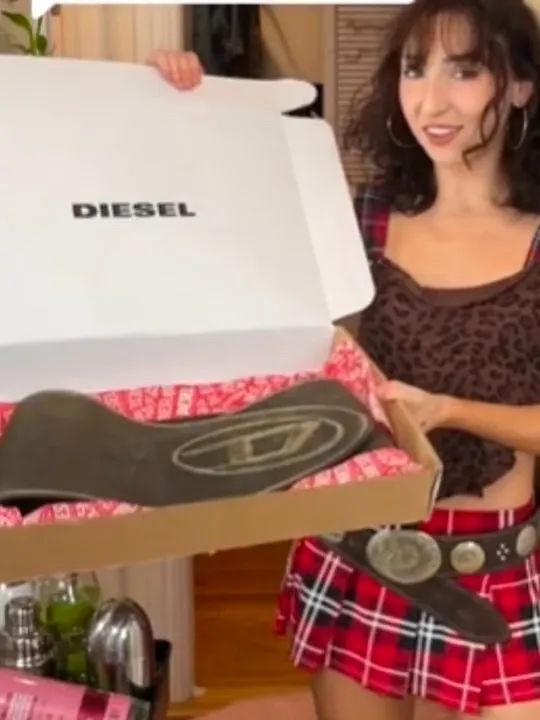 1000美元的Diesel辣妹裙,竟没法穿出门?