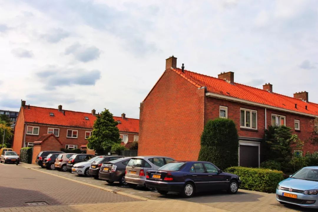 开车去欧洲第23集:在阿姆斯特丹*灯区红**,2名荷兰壮汉挑衅被我怼