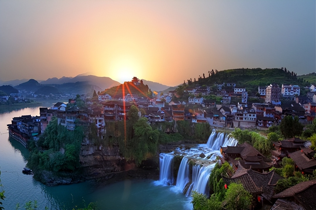 世界上最著名的十大古镇,云南著名古镇景点排名