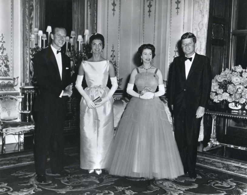 九十六张照片回顾英国女王的一生 (96张图看完英国女王的一生)