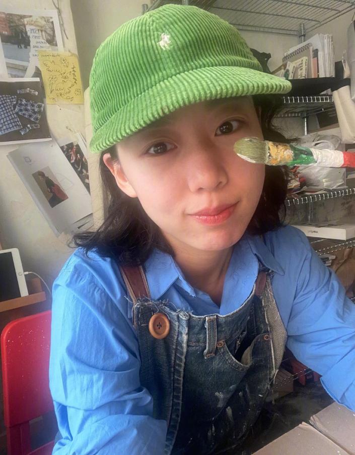 韩国短发女生元气可爱的日常基础款穿搭简约及适合日常通勤的风格