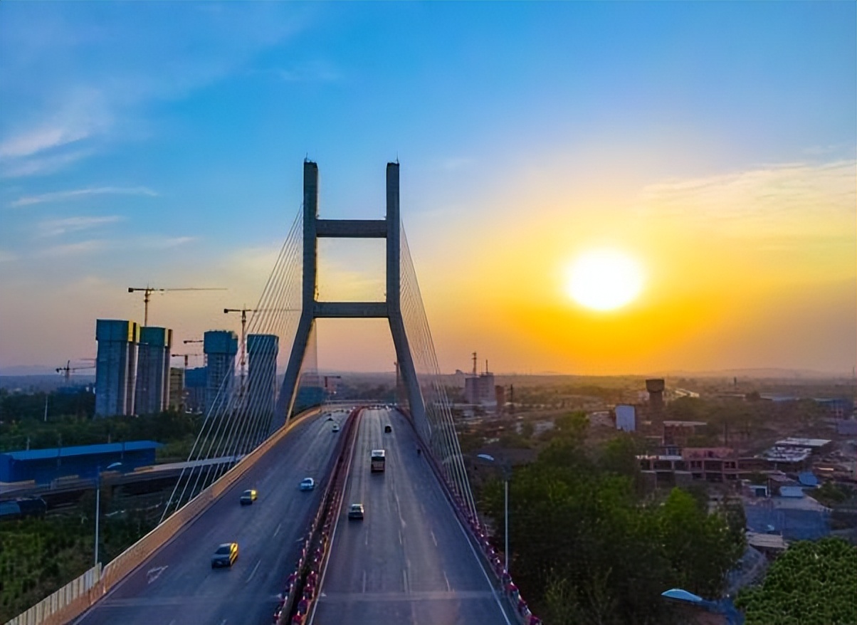 自古英雄出少年，这个城市专出美女，还被誉为“小北京”