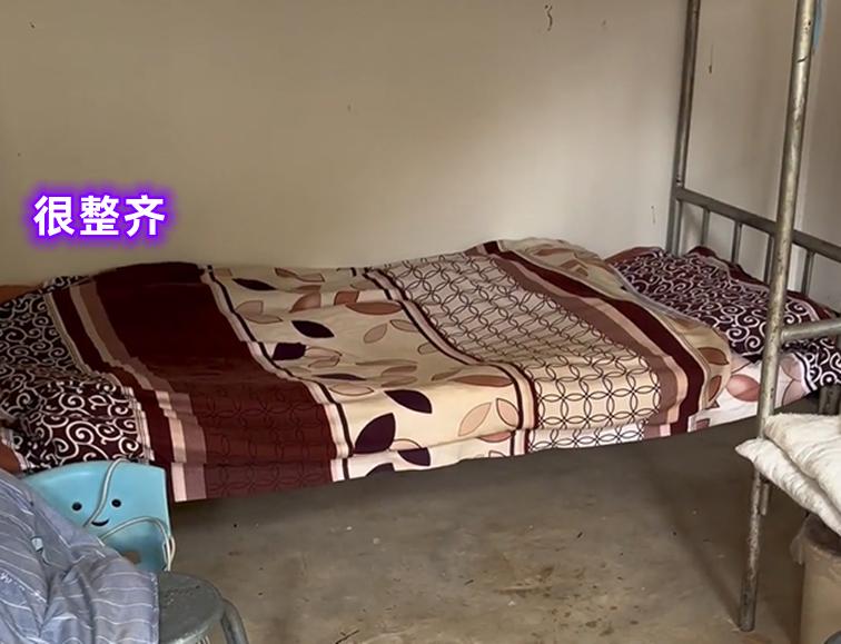 四川一男子在深山里开挖机，女友丝毫不嫌弃，“感觉配不上她”