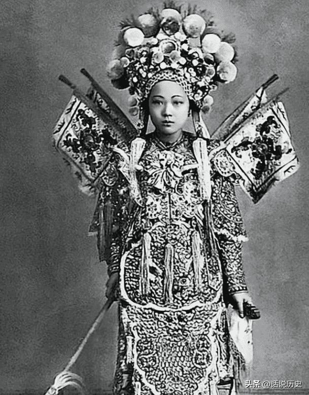 日本侵华施暴照：图6日军随军记者镜头里面的苏州姑娘,2