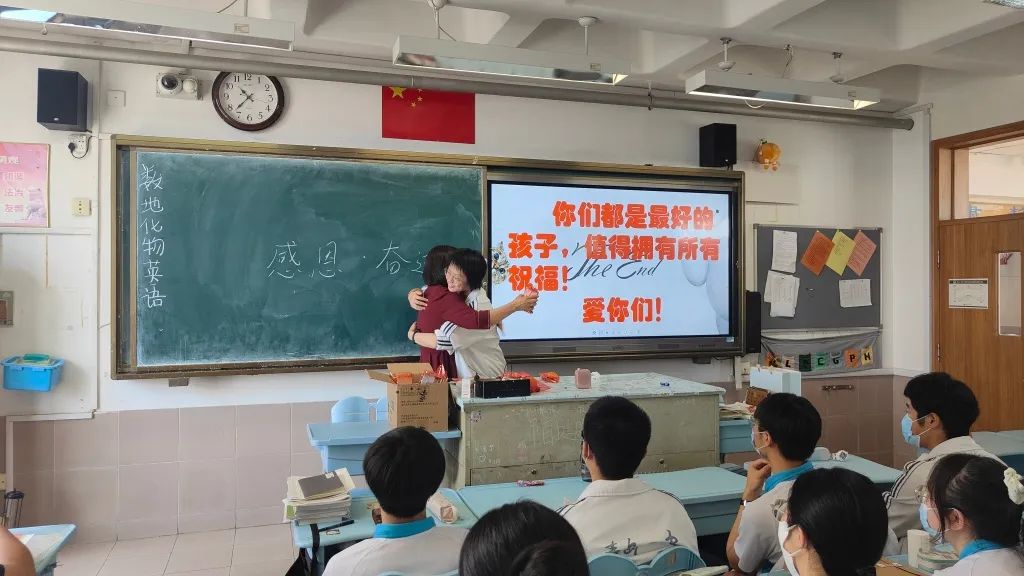 刚刚，青岛5万多勇士霸气走进战场！少年，此去何求？夺盛名、拔头筹、争魁首、独占鳌头！