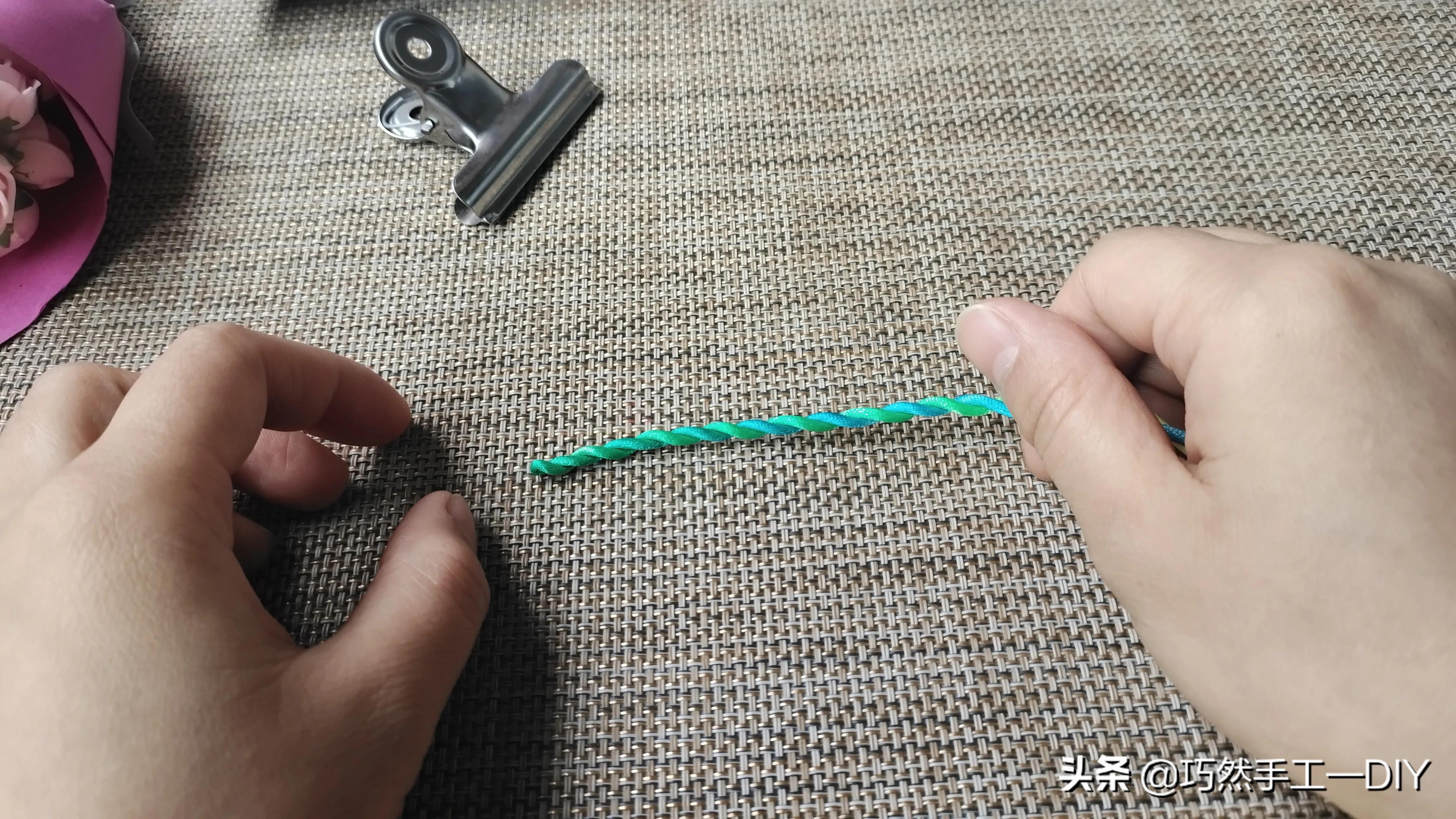 两股辫绳编围巾,两股辫绳编慢动作教程