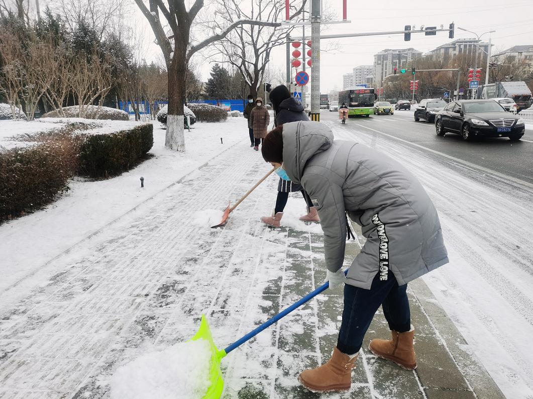 铲冰除雪青年文明号在行动,铲冰除雪鏖战特大桥