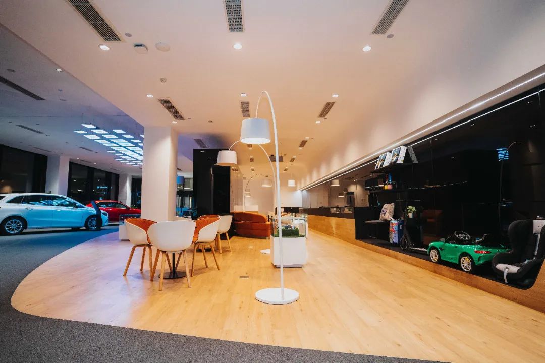 奔驰预测未来不如创造未来,面对风起云涌的时代