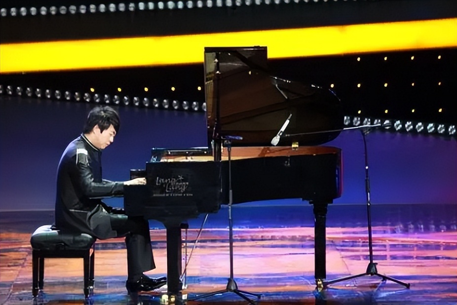 郎朗：钢琴为他带来了名与利，但同时也险些“毁”了他