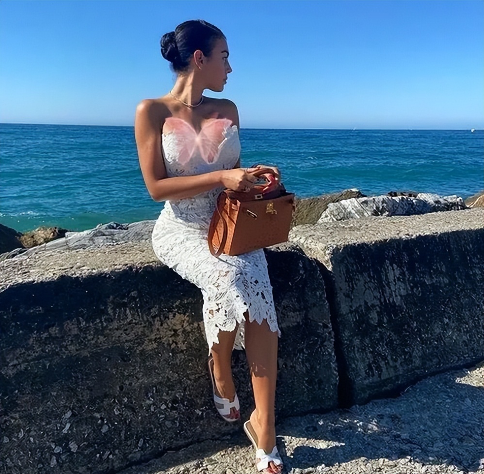 乔治娜穿高跟鞋跳舞,乔治娜穿高跟鞋出席