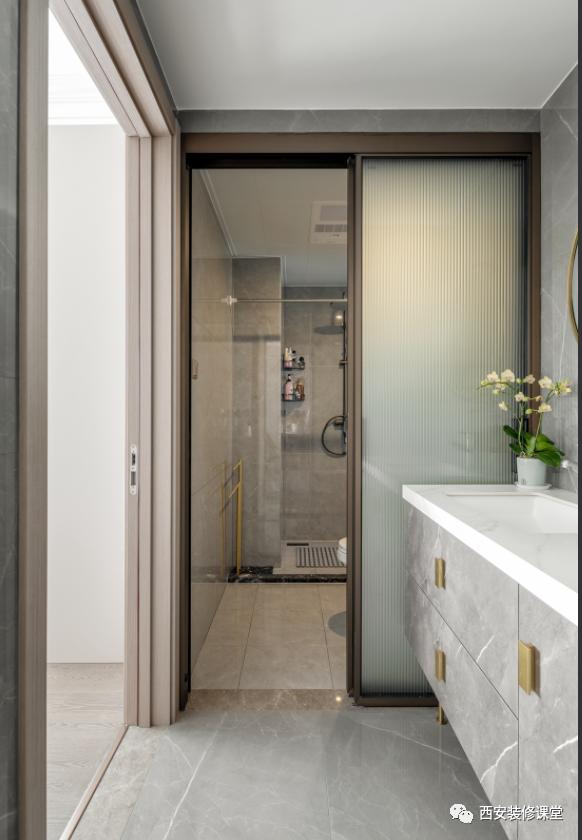 卫生间采光不好做法,中间户卫生间潮湿怎么解决