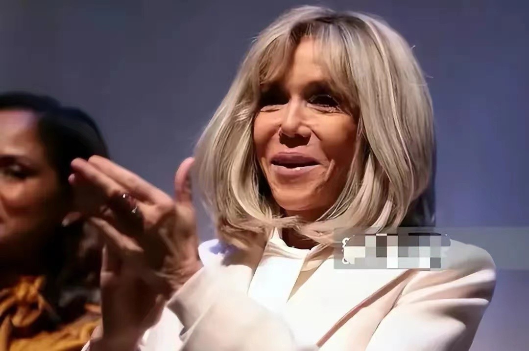 69岁的布丽吉特一身骑士装,布丽吉特69岁紧跟45岁的步伐