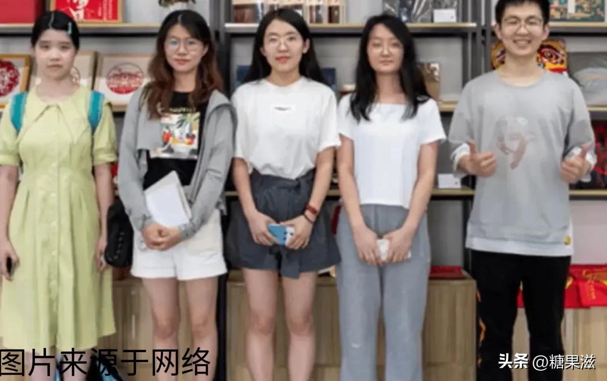 00后女学生边读书边创业,大学生边读书边创业赚1800万