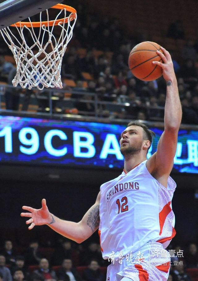 我与足球那些事,全能中锋莫泰尤纳斯