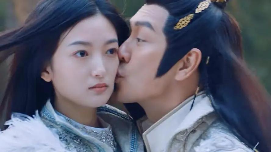 油腻、一脸褶子，这六位大龄男星非要尬演少年，求求你们放过观众