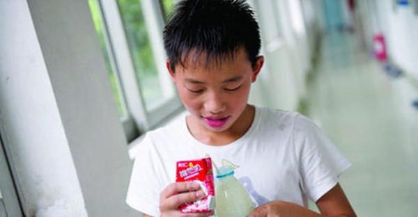 广西孤儿杨六斤现在的状况,广西孤儿杨六斤生活视频