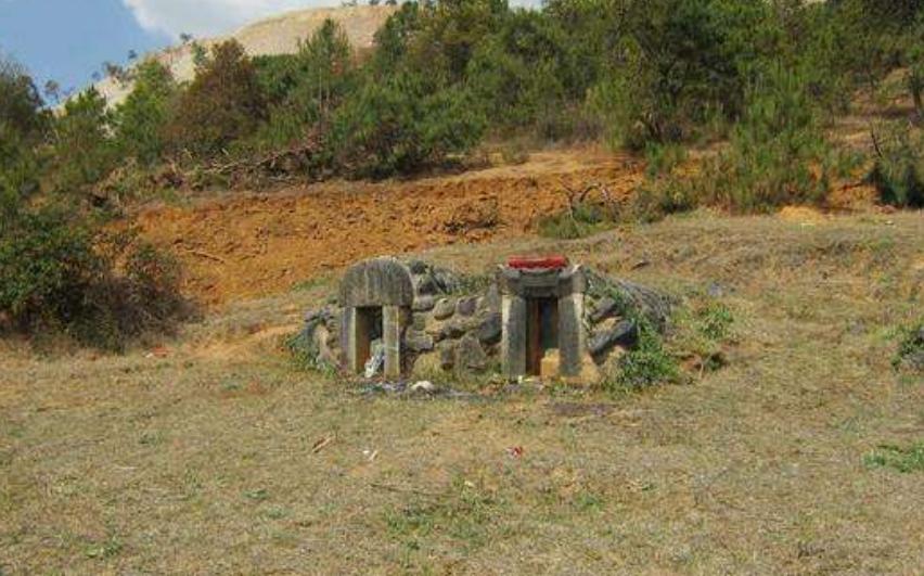 墓碑上显考祖什么意思,故显考妣的读音及意思视频