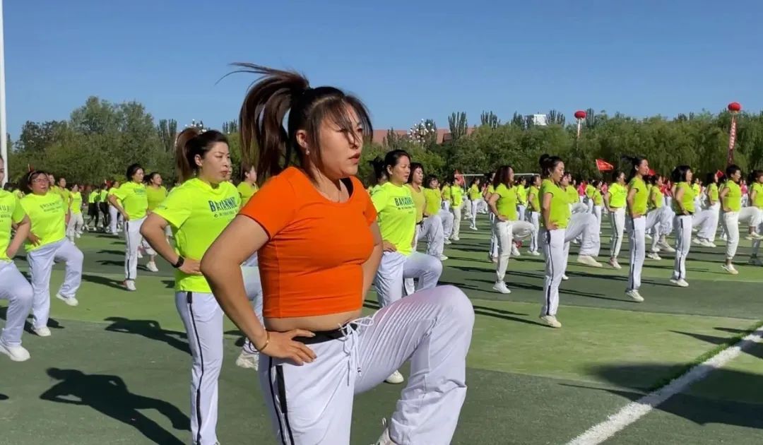 趣味运动会骑毛毛虫,骑毛毛虫趣味赛