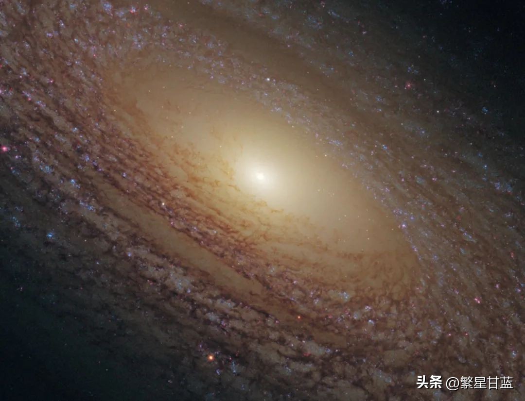 哈勃太空望远镜拍摄的照片,哈勃望远镜拍摄到的星系群