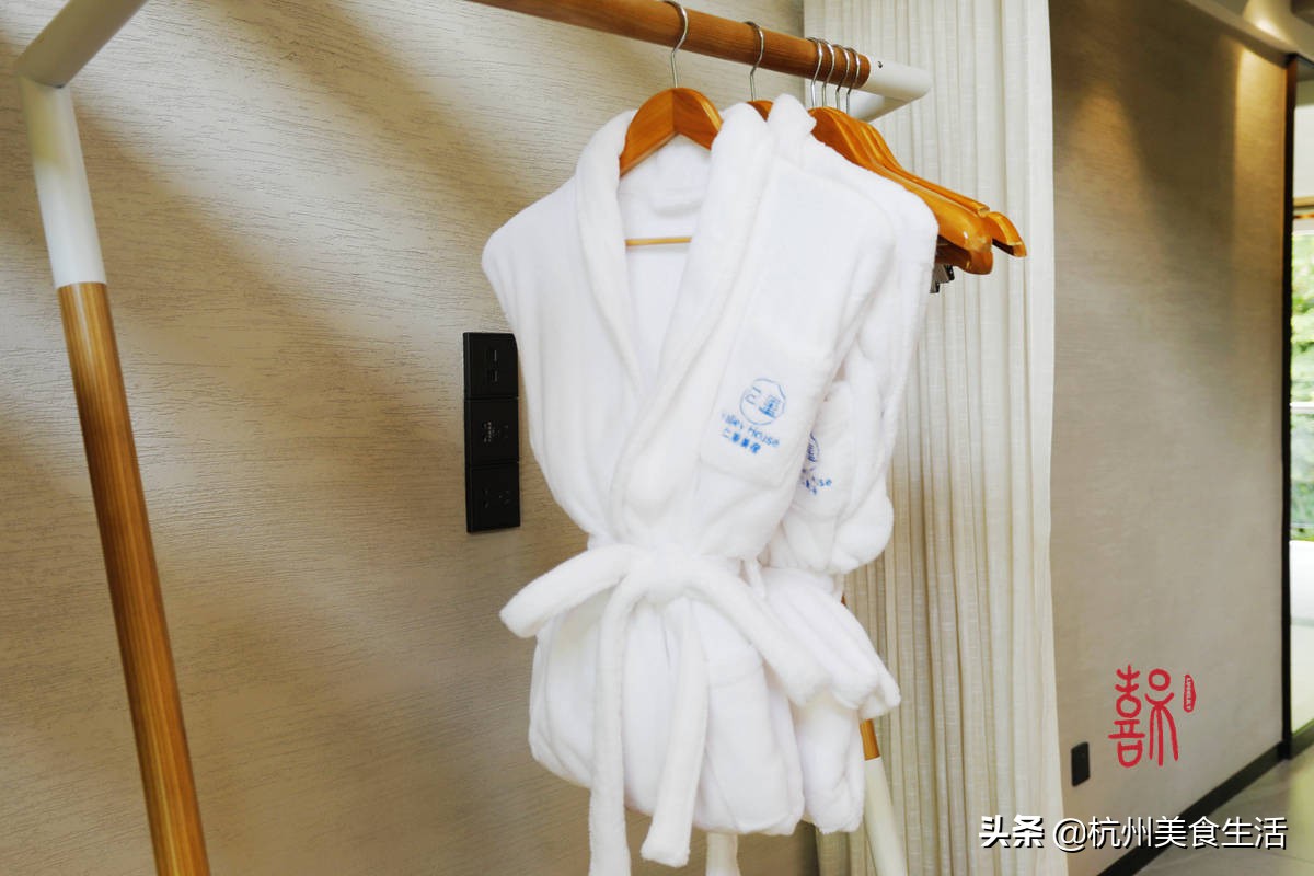 鏃犺竟娉虫睜澶忓ぉ,浠侀噷蹇冩硦鑾共姘戝