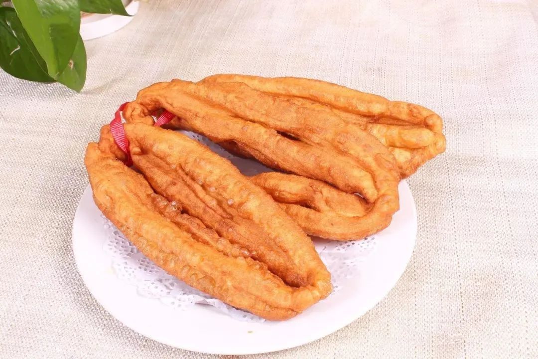 早餐店油条的做法和配方的全过程,油条正宗做法和配方500克面粉