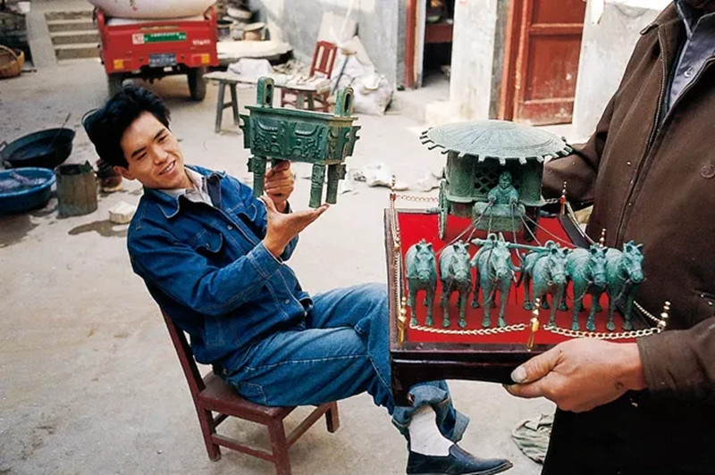 “造假教父”方兴庆：带领全村靠造假脱贫，警察找上门也没办法