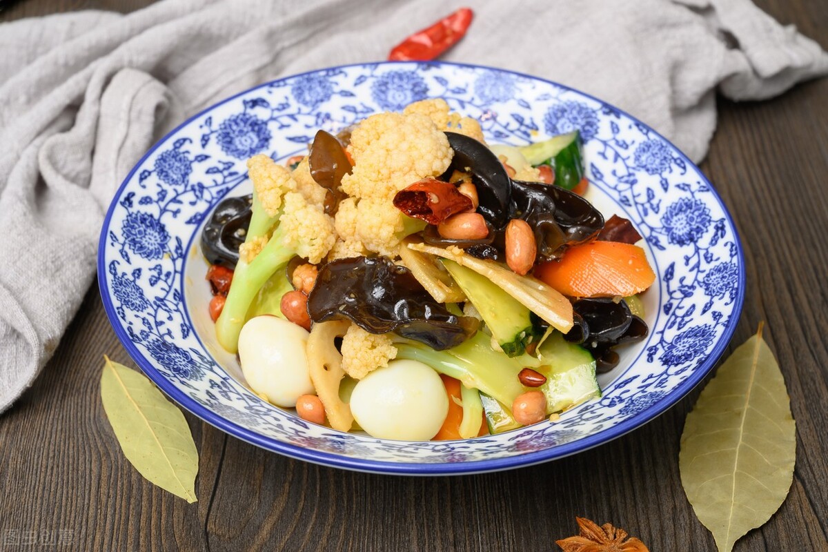 虾子炒木耳的做法,虾炒豌豆片木耳家常做法