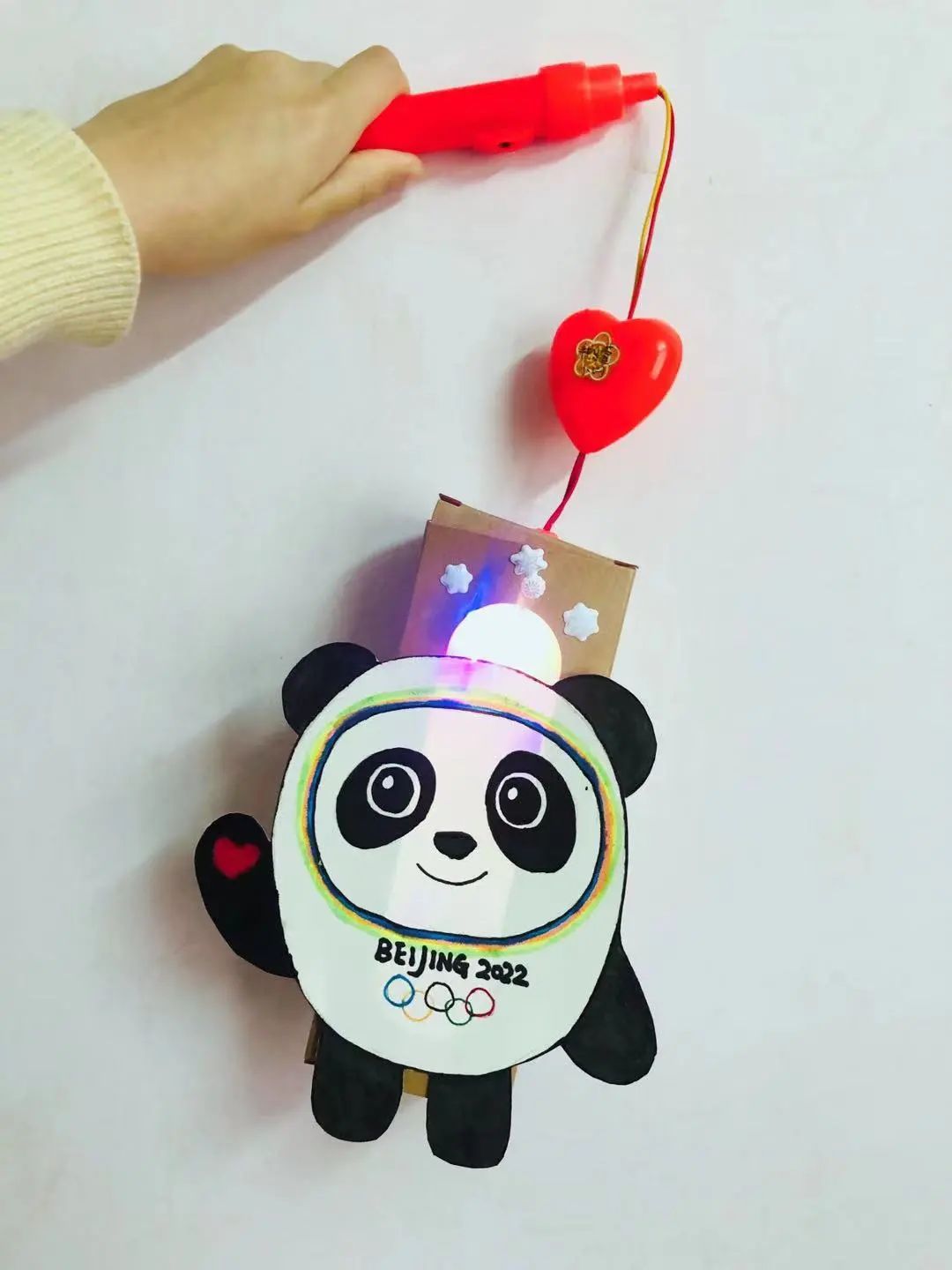 来吧~展示！谁能拒绝花灯版“冰墩墩”“雪容融”