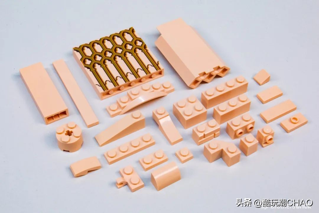 和迪士尼城堡一样高的乐高,和迪士尼乐园相似的城堡