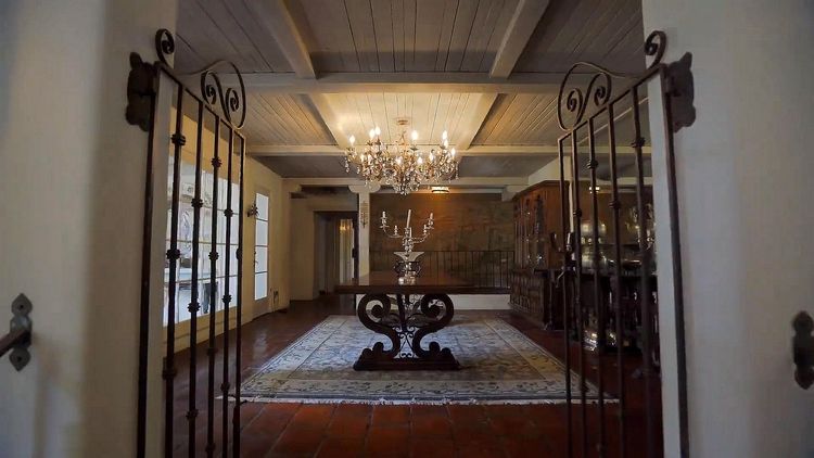 回味旧金山探访成功者的庄园,一种窗口令艾尔卡彭等囚犯备受折磨