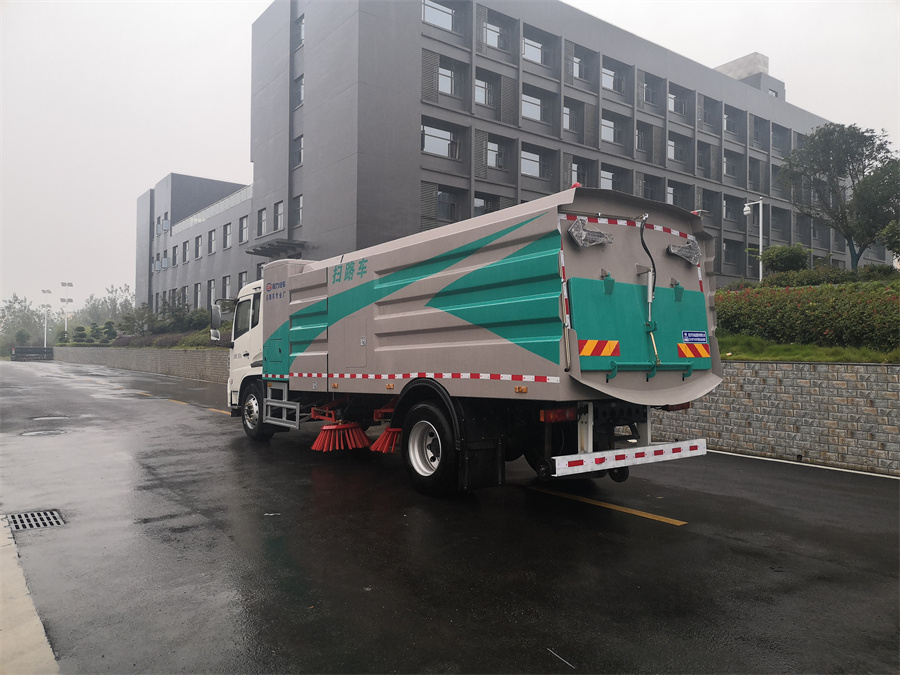 天锦干式扫路车规格齐全,东风天锦扫路车图片高清