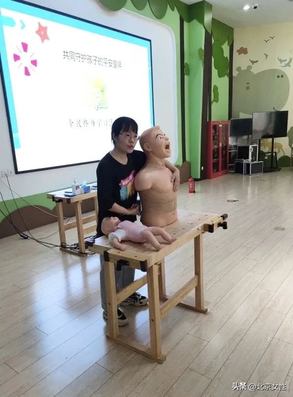 暑期关爱留守儿童报道视频,暑期儿童关爱