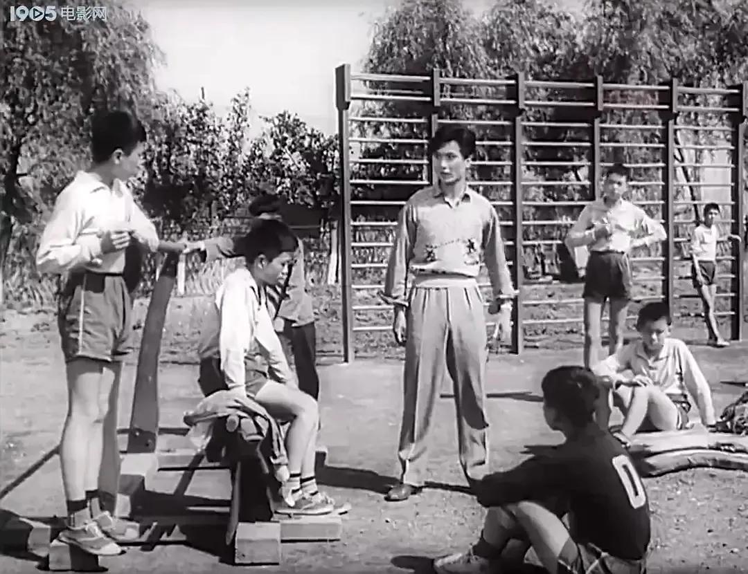 老电影海燕,老电影两个小足球队1956插曲