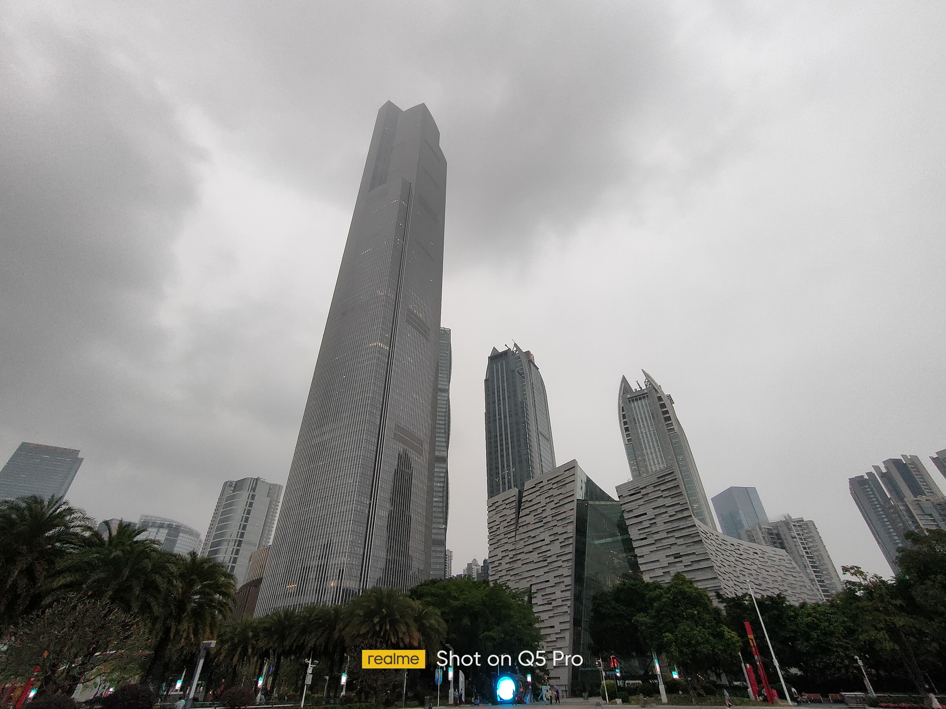 真我q5pro能用65w的闪充么,80w闪充能给60w手机充么