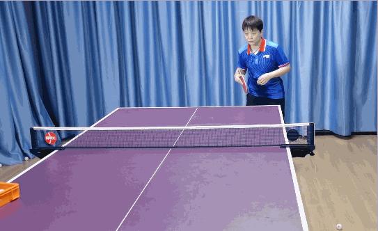 请教乒乓球高手直板发球技术操作,乒乓直板下蹲发球